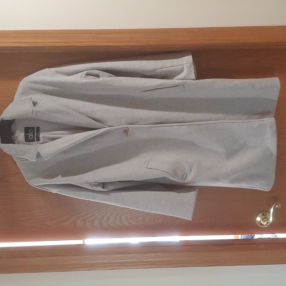 NWOT ALO YOGA VIP ONE BUTTON COAT IN ATHLETIC HEATHER GREY - Picture 3 of 14